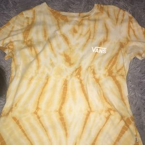 I’m selling this yellow small Vans T-Shirt.